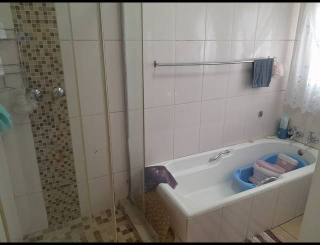 3 BEDROOM HOUSE FOR SALE IN OOS EINDE
